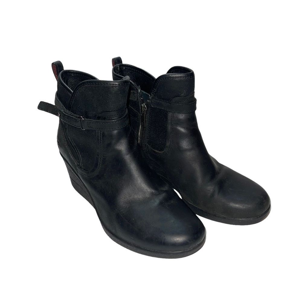 UGG Woman Shoes Size 7
